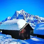 Thun Alps Scenic Views And Concierge By Swisshut Därligen